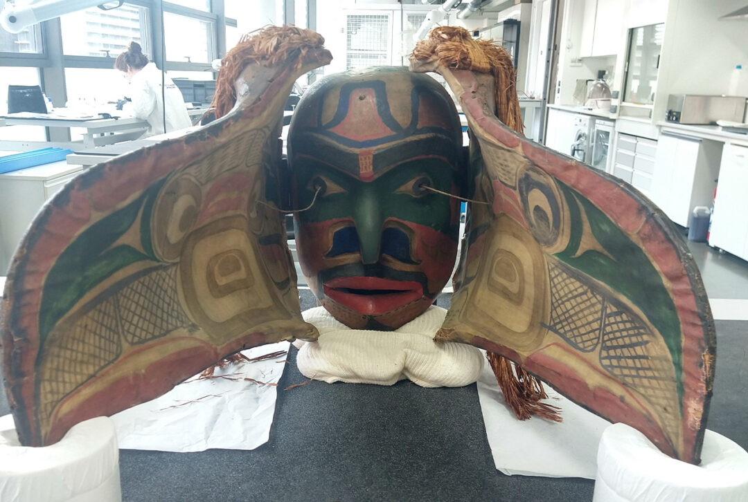 Display design for a transformation mask